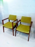 Pair of sitting chairs
