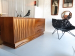American Mid-Century sculptural credenza
in Walnut
Circa 1950&#39;s
Fully restored
1860 mm x 480 x 760mm height