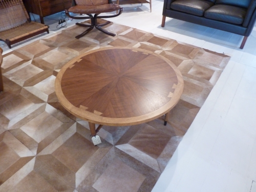 DOVETAIL ROUND TABLE