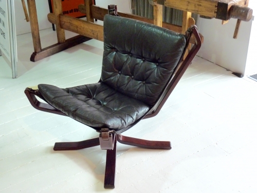 Falcon chair