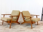 One only available Plank Chair Hans Wegner
Produced by Getama in Denmark
Recently restored - In excellent loved condition
Upholstery as new.
Timber : Oak