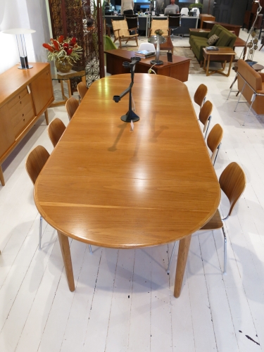 Oak dining table / chairs sold